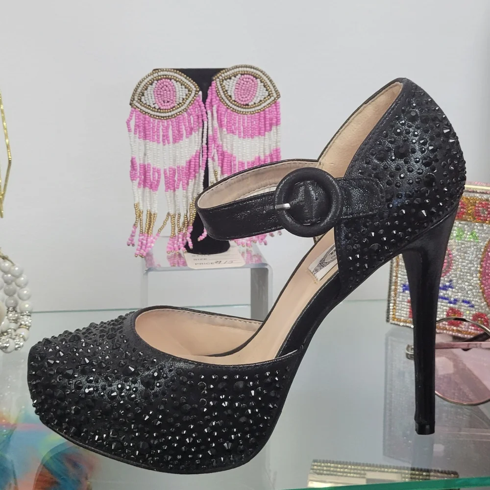 Shoes - Picture 1 of 3